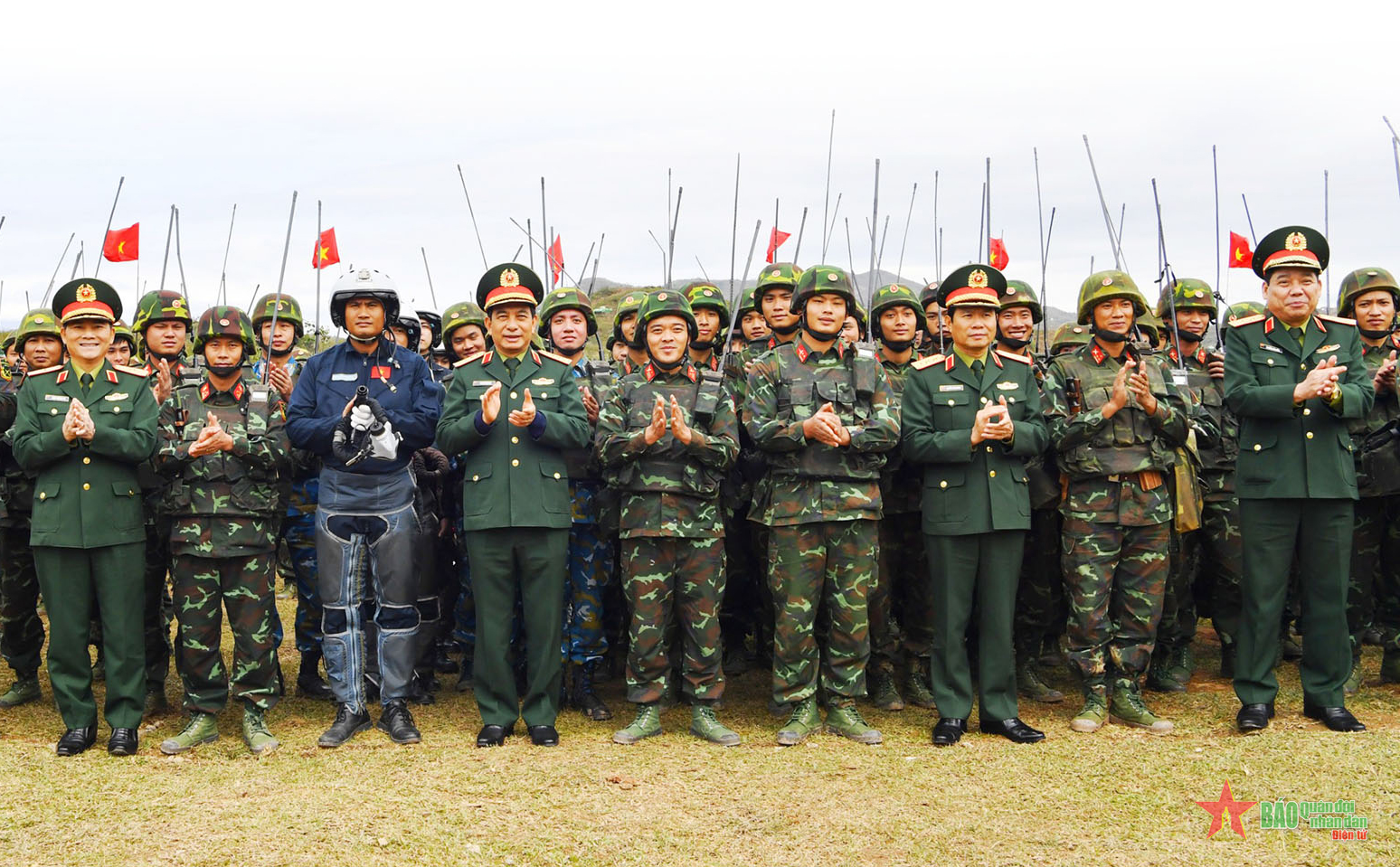 Bản tin thời sự tổng hợp tuần: Tự hào truyền thống Quân đội anh hùng